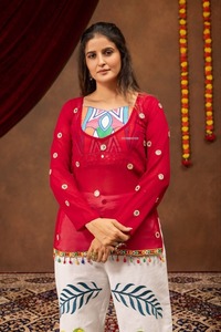 Ensemble haut et jean pour femme en crêpe naturel, faux georgette, avec travail artisanal miroir, broderie fantaisie en dentelle et travail de miroir véritable - Product Image 3