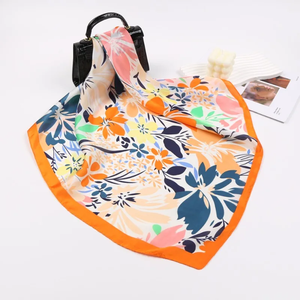 Pañuelo Floral Colorido de 68 cm para Mujer, Pañuelo Fino de Seda para Primavera/Verano, Elegante, Versátil, para la Cabeza o como Chal - Product Image 6