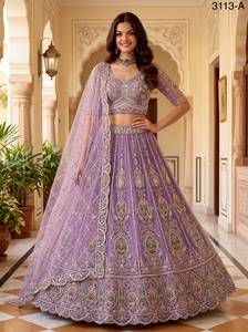Lehenga Choli en filet de qualité supérieure pour femmes avec motifs en cristal faits à la main, patchwork, broderie multi-fils et Zari, dupatta en filet doux. - Product Image 2