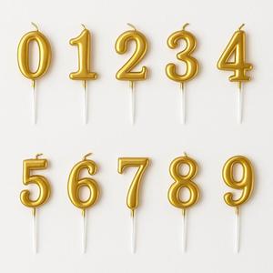 Vela metálica con números del 0 al 9 en color oro y marfil para usar en pasteles de cumpleaños y pasteles de boda - Product Image 2