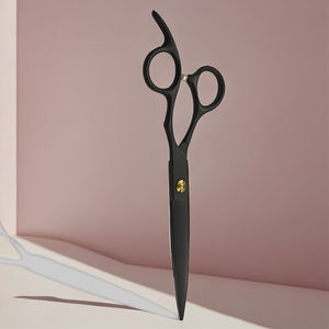 กรรไกรตัดแต่งขนคุณภาพสูง 7 นิ้ว ผลิตจากสแตนเลสไต้หวัน ใบมีดโค้งเป็นมิตรกับสิ่งแวดล้อม ด้ามจับแบบออฟเซ็ต สำหรับคนถนัดขวา มาตรฐาน ISO9001 - Product Image 1