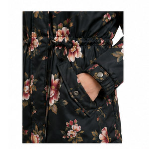 Chaqueta Parka de Invierno para Mujer con Capucha Suave, Exterior de Poliéster Resistente y Acabado Impermeable para Comodidad Diaria - Product Image 5