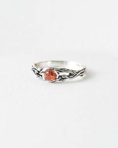 Anillo de Compromiso de Plata de Ley con Granate Natural, Certificado por IGI, Diseño Vintage, Joyería Delicada Inspirada en la Naturaleza, Regalo para Mujer - Product Image 1