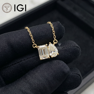 Collier pendentif Toi et Moi en diamant de laboratoire, taille émeraude, taille poire, DEF VVS, certifié IGI, or massif 14K, fournisseur en gros - Product Image 1