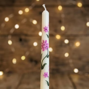 Vela Cónica Floral al por Mayor con Delicadas Flores Rosas y Detalles de Enredaderas Verdes - Regalo Perfumado para Fiestas de Diwali - Product Image 1