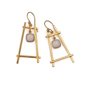 Boucles d'oreilles en labradorite plaquées or et faites à la main de créateur Style suspendu en forme de coussin avec boucle d'oreille à long crochet - Product Image 3