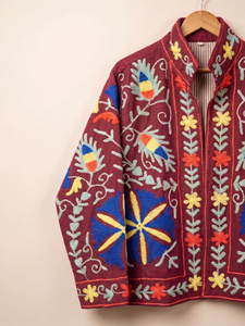 Blouson en velours fait main |   Vêtements bohèmes pour femmes, automne/hiver, réversibles, vintage, motif floral brodé à la main, écologiques - Product Image 5