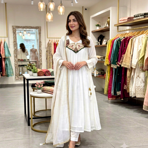 Traje Anarkali Chanderi Blanco Bordado para Mujer, Estilo Tradicional Holgado Informal, Estilo Indio-Pakistaní - Product Image 1