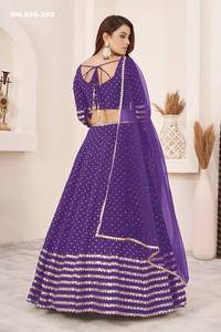 Ensemble Lehenga et Choli en Georgette de Qualité Supérieure avec Broderie Zari, Multiples Paillettes, Petits Motifs et Dentelle, Style Can-Can - Achat en Ligne Inde - Product Image 3