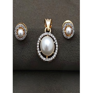 Conjunto de Collar y Pendientes de Diseño con Zirconia Chapada en Oro de Primera Calidad, para Bodas y Fiestas, Colección para Mujer - Product Image 1