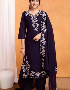 Ensemble de costumes pour femmes en soie Vichitra brodée, vêtements ethniques de luxe pour les occasions spéciales, couleurs violet, bleu, rose, vente en gros, boutique, achat en gros - Product Image 1