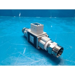 SMC PF3W711-N10-F-M สวิตช์ควบคุมการไหลของน้ำแบบดิจิตอล ใช้เป็นอะไหล่อุปกรณ์เซมิคอนดักเตอร์รุ่นเก่า - Product Image 2