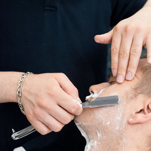 Juego de afeitado para hombre de acero inoxidable duradero, incluye 10 cuchillas de afeitar de doble filo reemplazables INTENSE SURGICAL para uso en barberías. - Product Image 5