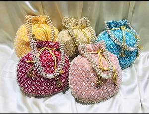Pochette indienne ethnique de créateur en soie brodée de perles, avec cordon de serrage, pour mariage, cadeau, monnaie, luxe, Diwali, Nouvel An - Product Image 1