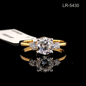 แหวนเพชรแล็บโกรว์ 3.20 กะรัต ทองคำขาว 14K ประดับเพชรสามเม็ด แหวนหมั้น ได้รับการรับรองจาก IGI ชุบโรเดียม ทรงโซลิแทร์ คลาสสิก สวยงาม - Product Image 4