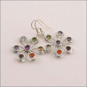 Chakra's Cool Boucles d'oreilles fines en argent 925 Belle conception multi-pierres précieuses - Product Image 1