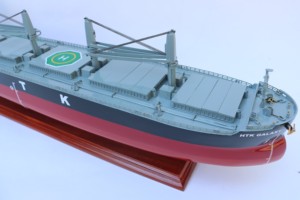 HTK GALAXY-โมเดลเรือไม้เนื้อแข็งทำมือ ทาสีอย่างประณีต เรือบรรทุกสินค้าเชิงพาณิชย์สุดหรู ธีมการเดินเรือ ตั้งโชว์ได้ในบ้าน - Product Image 5