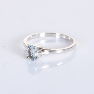 Anillo de Compromiso Solitario de Plata de Ley 925 con Topacio Azul Ovalado para Mujer, Anillo Clásico con Engaste de Garras para Mujer - Product Image 2