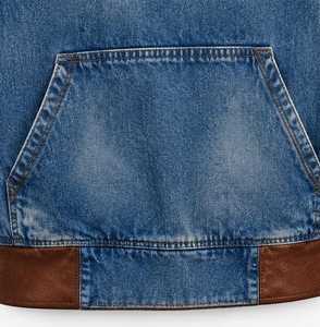 Chaqueta con Capucha de Mezclilla con Bloques de Color para Hombre, con Mangas de Cuero Marrón - Product Image 3