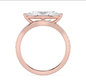 Magnifique bague à trois pierres en or rose 10K avec diamant de laboratoire taille ovale et accents demi-lune 6.30 CTW - Product Image 2