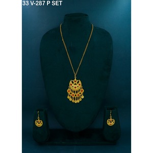 Hermoso conjunto de collar con colgante Jhalar chapado en oro, estilo étnico, conjunto de joyería de aleación de oro, collar con cadena para mujer, joyería de moda. - Product Image 1