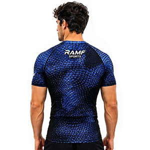 เสื้อรัดกล้ามเนื้อ MMA แบบสั่งทำพิเศษ พิมพ์ลายแบบ Sublimation ป้องกันรังสียูวี 240 กรัมต่อตารางเมตร สำหรับกีฬา Grappling และ BJJ ผลิตในประเทศปากีสถาน - Product Image 4