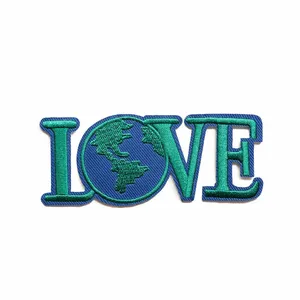 Patch brodé écologique Love Earth à thermocoller en tissu toile, motif alphabet, cadeau - Product Image 1