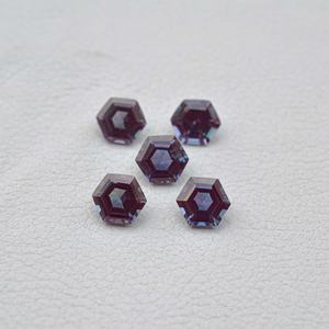 ห้องปฏิบัติการ8มม. สร้างอเล็กซานไดรต์หกเหลี่ยมเจียระไนเหลี่ยมเพชรพลอยแท้ร้านอัญมณีออนไลน์พิเศษจากผู้ผลิตขายส่ง - Product Image 3