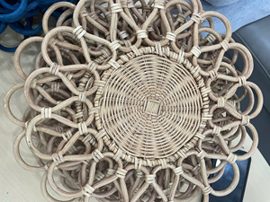 Plateau décoratif en rotin tissé à la main pour hôtels, restaurants et usage domestique - Product Image 6