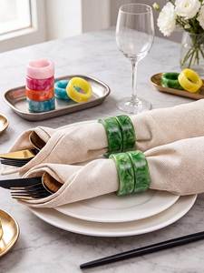Anneaux de serviette en résine faits à la main modernes, accessoires de décoration de table uniques pour la maison, les dîners, les mariages et les restaurants - Product Image 6