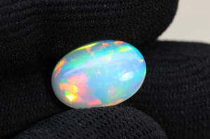 โอปอลเอธิโอเปียทรงรีแบบคาโบชอง ลายรังผึ้ง สีรุ้ง สวยงาม น้ำหนัก 4-6 กะรัต ต่อขนาด อัญมณีโอปอล - Product Image 6