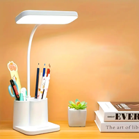 Lampe de bureau à LED avec support pour stylo, température de couleur et luminosité réglables, idéale pour l'étude et l'éclairage de bureau.