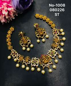 Ensemble collier et boucles d'oreilles en laiton plaqué or avec diamants américains et perles |   Cadeau de mariage et de fiançailles ethnique traditionnel indien - Product Image 3