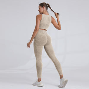 Soutien-gorge de sport de maintien sans couture, Leggings courts sculptants à effet froncé au dos, Tenue de course et de yoga respirante et légère - XL Uni - Product Image 6