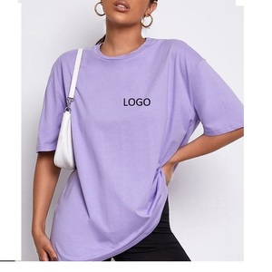 เสื้อยืดคอกลมโอเวอร์ไซส์สีเบจสำหรับผู้หญิง ทรงหลวม แขนสั้น สีพื้น พิมพ์ลายโลโก้ สวมใส่สบายทุกฤดู ผ้าเจอร์ซีย์ - Product Image 5
