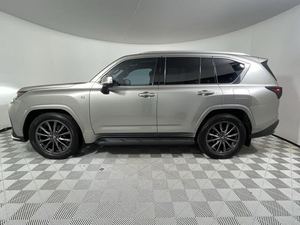 Lexus LX 600 F Sport 2022 Usado en Buen Estado - Product Image 2