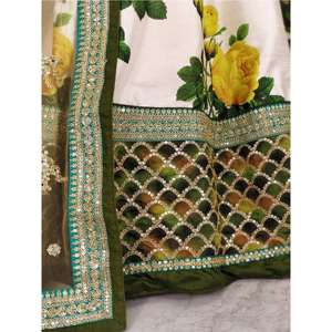 Lehengas de créateur à imprimé floral blanc avec chemisier brodé - Product Image 4