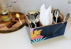 Repose-cuillère artisanal en MDF émaillé ILAHI, décor de cuisine, Uttar Pradesh, lavage à la main uniquement, ne convient pas au micro-ondes, ne convient pas au four - Product Image 1