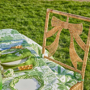 Chaise de salle à manger artisanale en rotin naturel avec dossier à nœud en ruban et tabouret festonné, idéale pour la maison, le salon et la décoration de café - Product Image 3