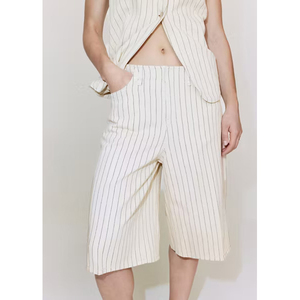 Shorts Bermuda rayés pour femmes, taille haute, fermeture boutonnée, 100% coton, tissu Oxford, coupe classique avec poches - Product Image 1