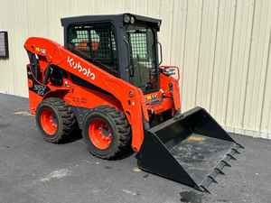 Chargeuse compacte Kubota SSV65 modèle 2024 d'occasion, capacité de charge nominale de 9 tonnes, moteur de 75 kW, boîte de vitesses pour travaux agricoles et de construction - Product Image 4
