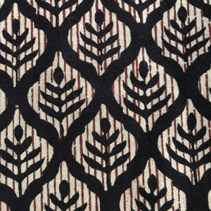 Tela de Algodón Estampada a Mano en Negro y Rojo – Diseño Geométrico con Motivo de Hojas, Algodón Indio para Vestidos y Prendas - Product Image 1