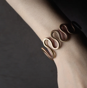 Bracelet en cuivre artisanal, fil torsadé vintage, manchette ouverte réglable, bijoux en métal, bracelet en cuivre pur de haute qualité - Product Image 2