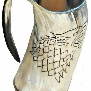 Taza de Regalo Empresarial Hecha a Mano con Grabado de Estilo Amoroso en Cuerno de Búfalo - Product Image 1