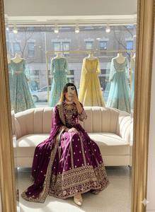 Traje Anarkali Moderno de Georgette con Bordado de Zorro, Tradicional y Hermoso, de Fabricante Indio, para Fiesta o Boda, de Secado Rápido - Product Image 3
