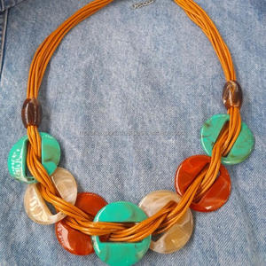 Collar de accesorios de tornillo multicolor con cuentas de resina de la mejor calidad para niñas y mujeres de la India de RF Crafts - Product Image 3