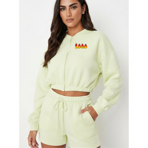 Conjunto de 2 piezas de pantalones cortos de forro polar para mujer, top corto verde claro con cremallera y logotipo bordado, conjunto informal holgado para primavera y verano - Product Image 4