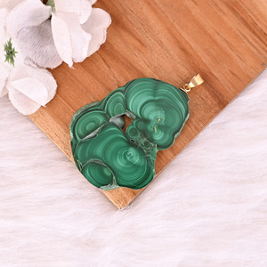 Colgante de Piedra Verde Única de Malaquita Natural en Forma de Estalactita, Chapado en Oro de Latón, 29.4 g - Product Image 3