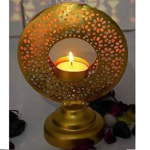 Portavelas de Metal Hecho a Mano con Acabado Dorado, Centro de Mesa Popular para Decoración del Hogar, Portavelas para Velas de Té - Product Image 1