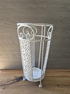 Porte-parapluie moderne en métal blanc avec motif floral ajouré – Solution de rangement élégante pour les entrées de maison – Fabriqué en Inde - Product Image 4